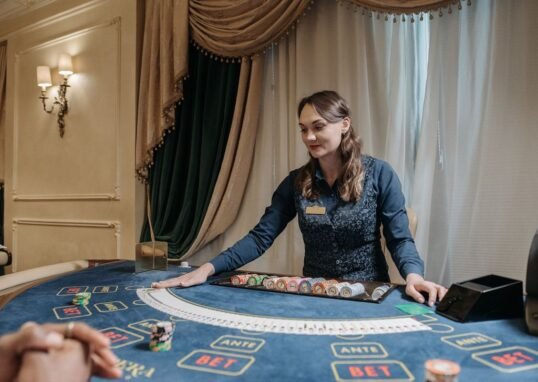 how do casino comps work casino dealer chip tray